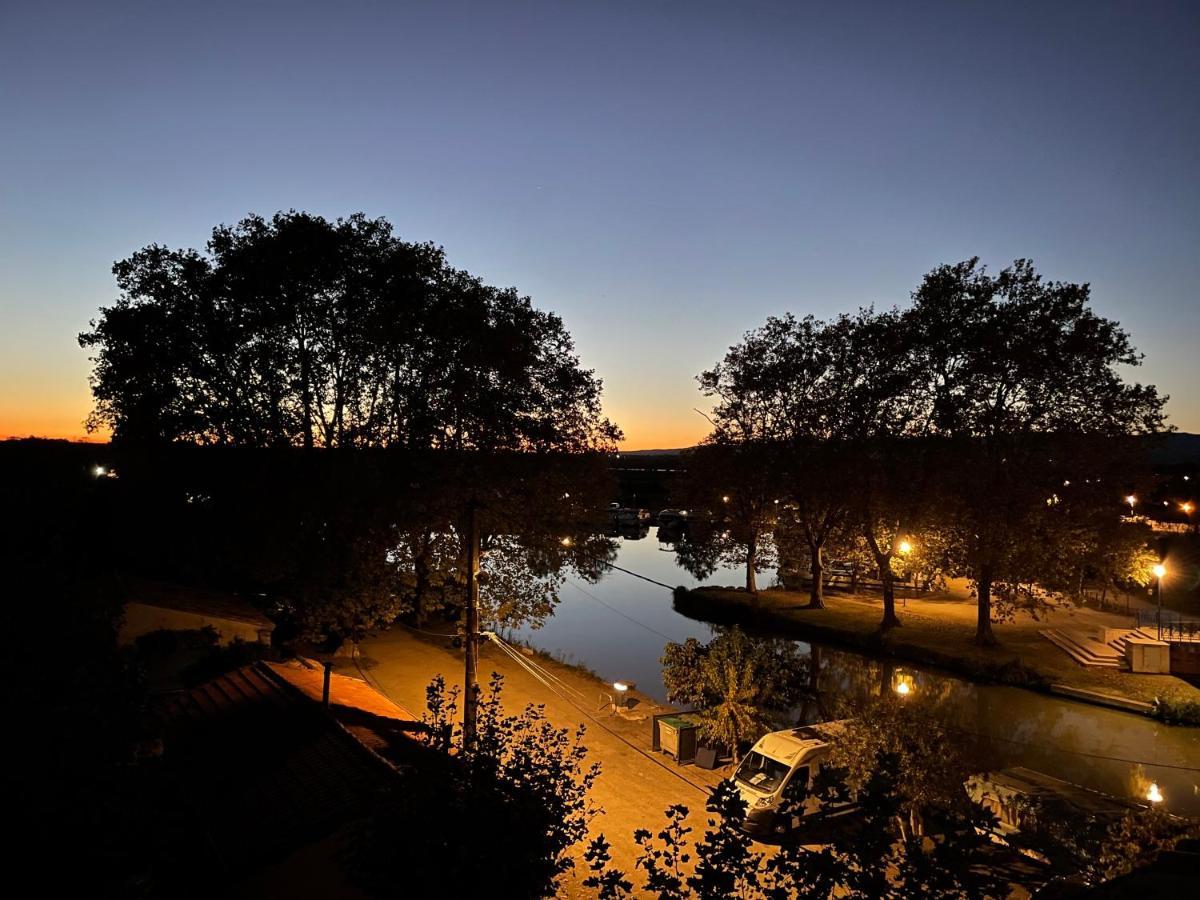 Grosse Ferienwohnung Am Canal Du Midi Mit Dachterrrasse Homps  Exterior foto